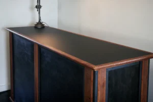 GANZで制作した無垢材とメラミン天板のレジカウンター（カスタムオーダー品）